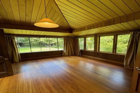 Photo of property in 905 West Coast Road, Waiatarua, Auckland, 0604