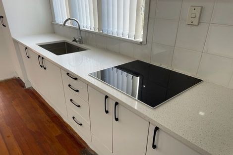 Photo of property in 1/22 Cliff View Drive, Green Bay, Auckland, 0604