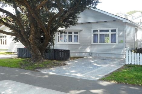 Photo of property in 82 The Parade, Island Bay, Wellington, 6023
