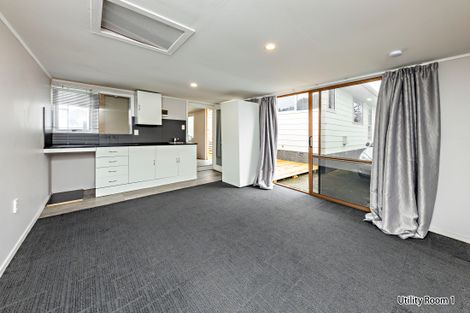 Photo of property in 11 Hinton Place, Weymouth, Auckland, 2103