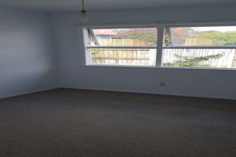 Photo of property in 21 La Rosa Street, Green Bay, Auckland, 0604