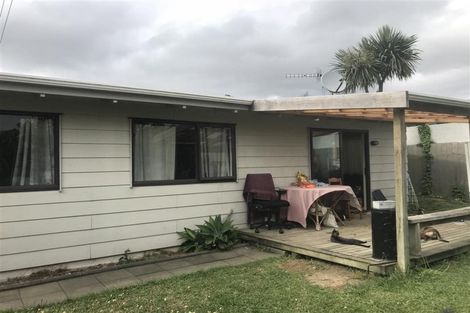 Photo of property in 17 Huruhuru Road, Massey, Auckland, 0614