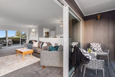 Photo of property in 2/52 Maxwelton Drive, Mairangi Bay, Auckland, 0630