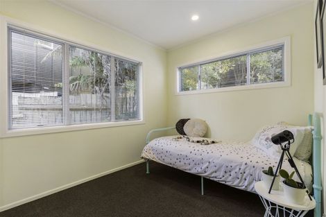 Photo of property in 73 Saffron Street, Birkdale, Auckland, 0626