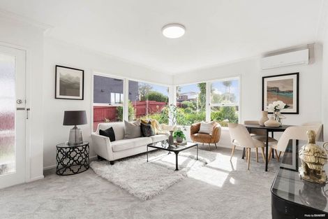 Photo of property in 1/33 Knightsbridge Drive, Forrest Hill, Auckland, 0620