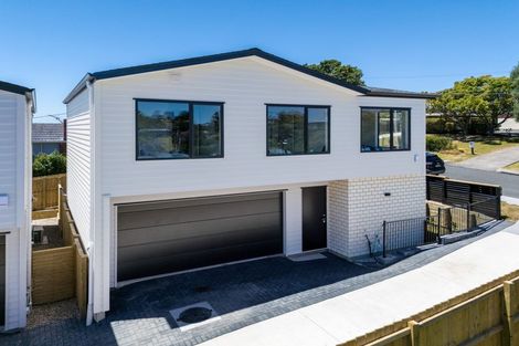 Photo of property in 21c Barron Drive, Green Bay, Auckland, 0604