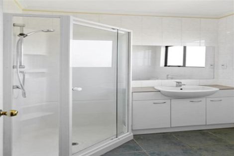 Photo of property in 86a Rosewarne Crescent, Glendene, Auckland, 0602