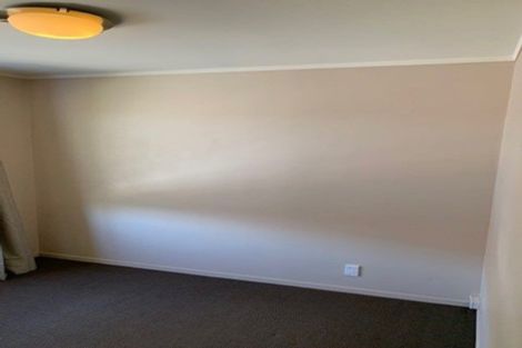 Photo of property in 1/6 Girrahween Drive, Totara Vale, Auckland, 0629