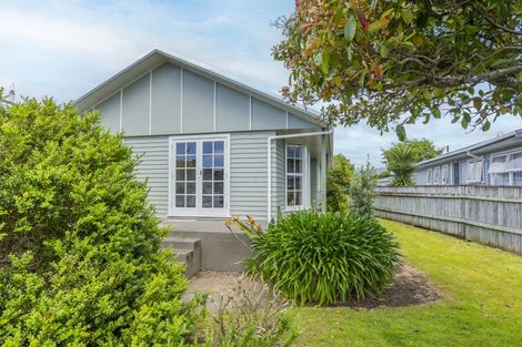 Photo of property in 44 Walton Road, Paraparaumu Beach, Paraparaumu, 5032