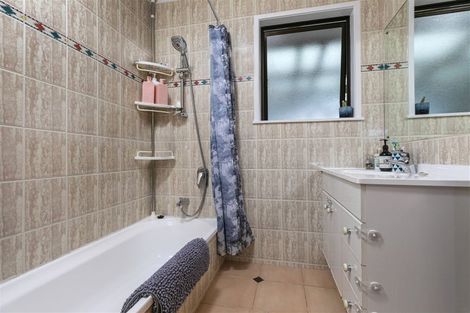 Photo of property in 45 Rosewarne Crescent, Glendene, Auckland, 0602