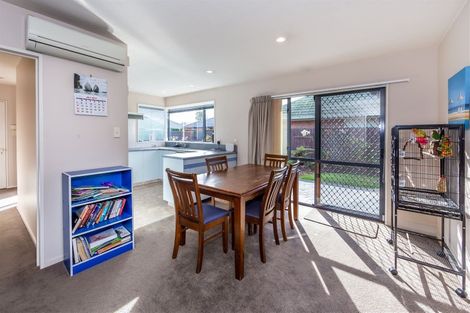 Photo of property in 2/5 Murfitt Place, Sockburn, Christchurch, 8042