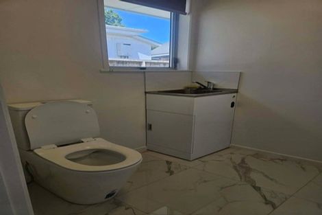 Photo of property in 11 Blanes Road, Weymouth, Auckland, 2103