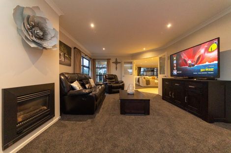 Photo of property in 39 Tennyson Avenue, Kelvin Grove, Palmerston North, 4414
