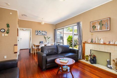 Photo of property in 14 Newcastle Terrace, Mount Albert, Auckland, 1025