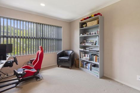 Photo of property in 54 Aberdeen Crescent, Wattle Downs, Auckland, 2103