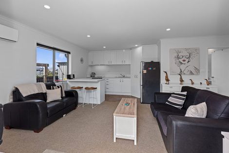 Photo of property in 3 Crest Way, Papamoa, 3118