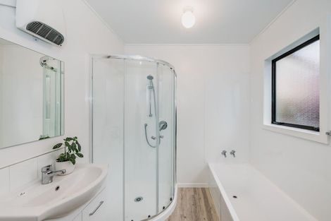 Photo of property in 60a Aorangi Road, Paraparaumu, 5032
