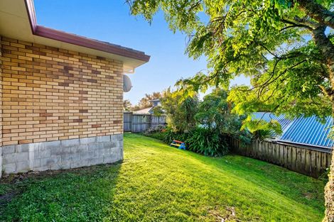 Photo of property in 11 Plumstead Rise, Glen Eden, Auckland, 0602