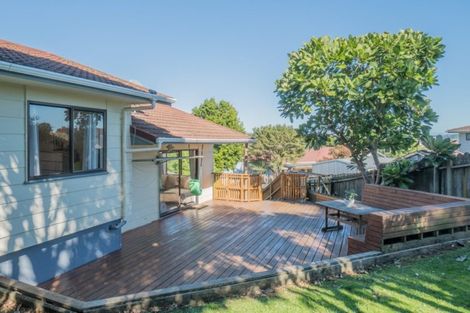 Photo of property in 11 Forster Place, West Harbour, Auckland, 0618