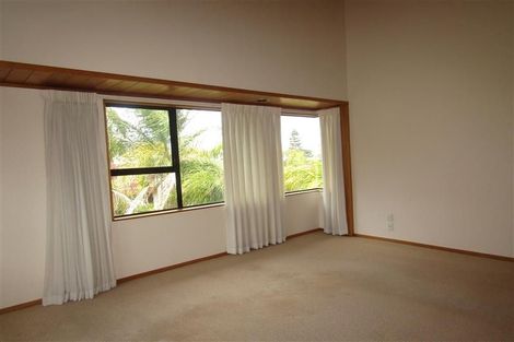 Photo of property in 2/50 Masterton Road, Rothesay Bay, Auckland, 0630