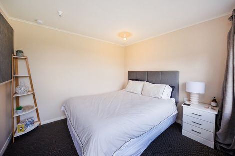 Photo of property in 2 Anzio Place, Awapuni, Palmerston North, 4412