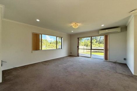 Photo of property in 17 Parkcrest Drive, Henderson, Auckland, 0612