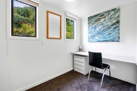 Photo of property in 90 Marine Parade, Bluff, 9814