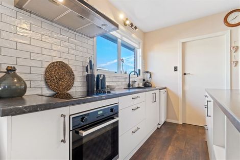 Photo of property in 21 Clipper Place, Redwood, Christchurch, 8051