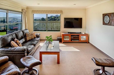 Photo of property in 32 Aspiring Terrace, Aotea, Porirua, 5024