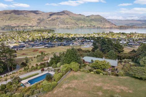 Photo of property in 52 Kirimoko Crescent, Wanaka, 9305
