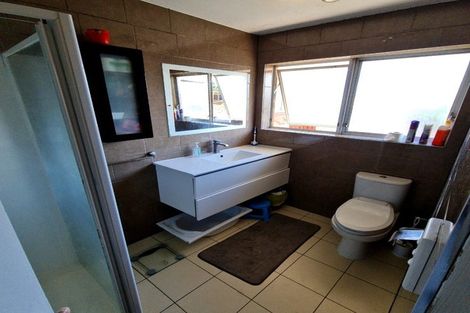 Photo of property in 6 Scanlen Terrace, Kelston, Auckland, 0602