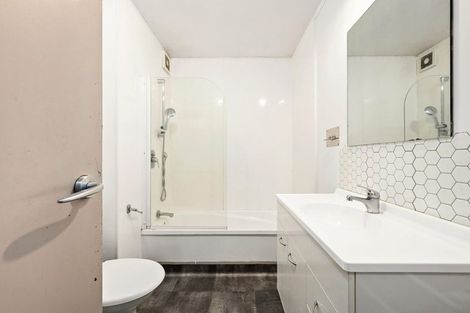 Photo of property in 18/3 Kelvin Grove, Te Aro, Wellington, 6011