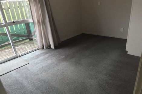 Photo of property in 2/317 Triangle Road, Massey, Auckland, 0614