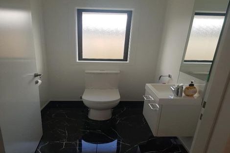 Photo of property in 5 Cyprus Place, Fitzherbert, Palmerston North, 4410