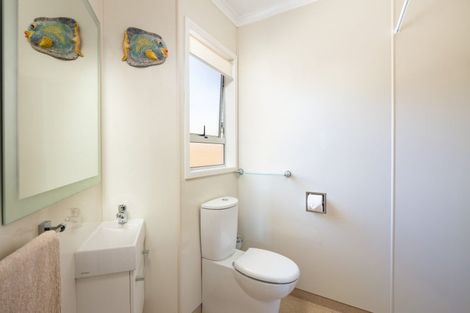 Photo of property in 19 Port View Crescent, Moturoa, New Plymouth, 4310