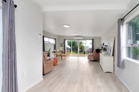 Photo of property in 64 Allardice Street, Dannevirke, 4930