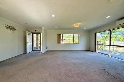 Photo of property in 17 Parkcrest Drive, Henderson, Auckland, 0612