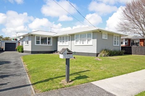 Photo of property in 9 Manu Crescent, Upper Vogeltown, New Plymouth, 4310