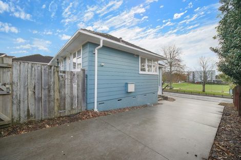 Photo of property in 1/6 Greenslade Crescent, Northcote, Auckland, 0627