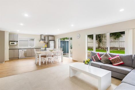 Photo of property in 10 Maypark Crescent, Flat Bush, Auckland, 2016