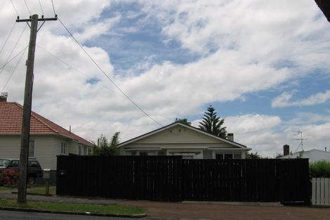 Photo of property in 217 Meola Road, Point Chevalier, Auckland, 1022