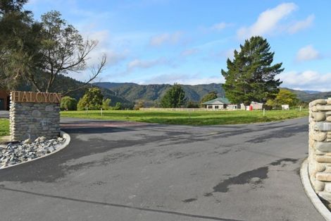 Photo of property in 5 Twin Lakes Road, Te Marua, Upper Hutt, 5018