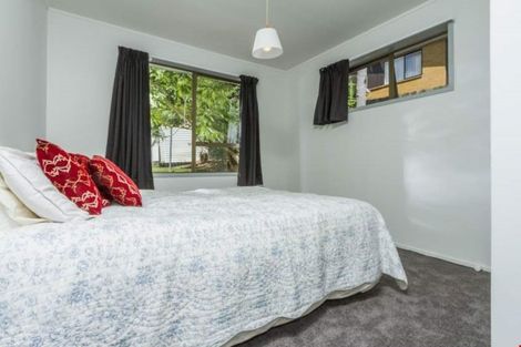 Photo of property in 1 Naviti Place, Browns Bay, Auckland, 0630