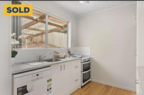 Photo of property in 1/10 Mcquoid Place, Glenfield, Auckland, 0629