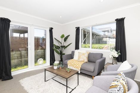 Photo of property in 3 Cessna Way, Newlands, Wellington, 6037