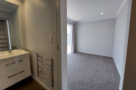 Photo of property in 122a Heta Road, Highlands Park, New Plymouth, 4312