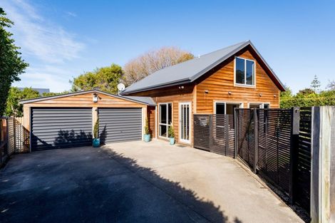 Photo of property in 8a Queen Street, Brighton, Dunedin, 9035