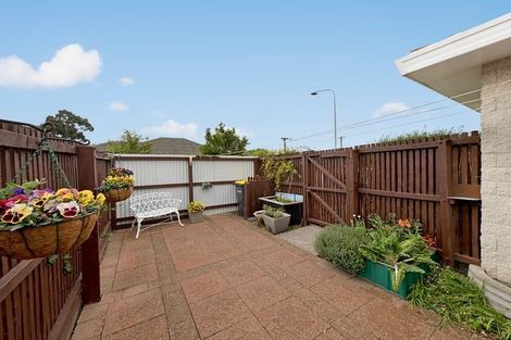 Photo of property in 2/10 Nyoli Street, Northcote, Christchurch, 8052