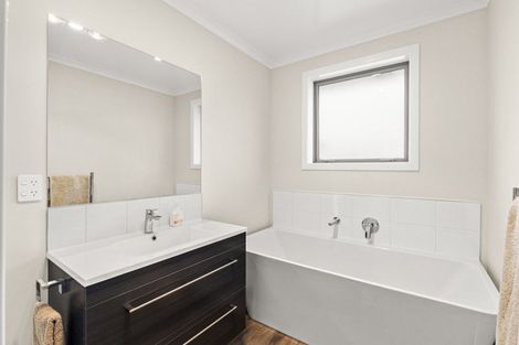 Photo of property in 35 Oldfield Lane, Marton, 4710