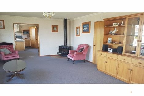 Photo of property in 19 Timaru Road, Waimate, 7924